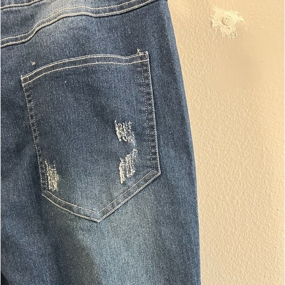 CG Women’s NEW Distressed stretch Jeans Size 16 - Picture 8 of 13